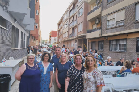 La AVV Los Caracoles celebra una fiesta en el barrio