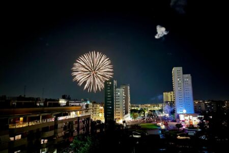 Torrent despide sus fiestas patronales con una espectacular carcasa y una Gran Mascletà nocturna