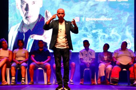 Toni Pons hipnotiza a Torrent
