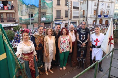 Torrent da inicio a sus Fiestas de Moros y Cristianos con un espectacular pregón a los pies de la Torre