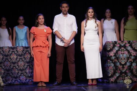 Se desvelan los tejidos que lucirán las Cortes de Honor de las FFMM de Torrent 2025