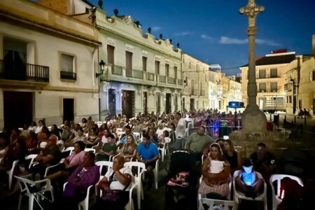 Los vecinos de Torrent disfrutan a lo grande su tercer fin de semana de ‘A la Lluna’ de Torrent