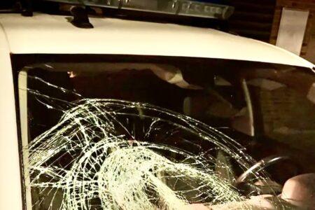 La Policía evita una ocupación ilegal en el Xenillet tras repeler un ataque de piedras y botellas