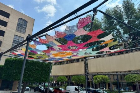 El crochet continúa invadiendo Torrent y creando espacios de sombra para el verano