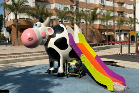 Torrent recupera la magia de sus «vacas» tobogán y se consolida como ciudad de juegos
