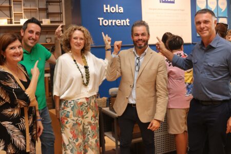 La Alcaldesa se reúne con el Director General para España y Portugal de JYSK el día de su apertura en Torrent