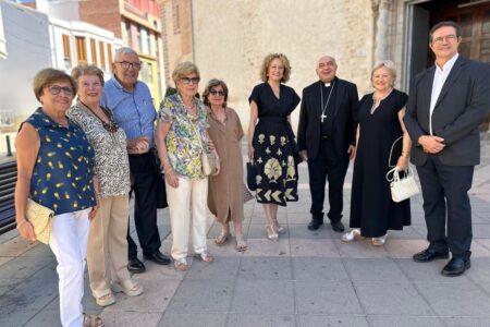 El arzobispo bendice la capilla de la comunión en la Asunción tras una misa retransmitida a nivel nacional