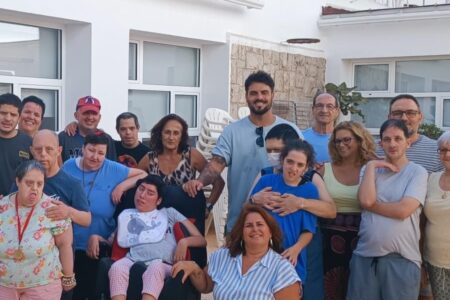 Javi el vocalista de Bombai sorprende a los usuarios de ADISTO