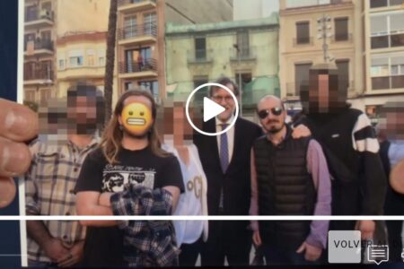 Broncano muestra una foto de Torrent con Rajoy y Folgado en “La Revuelta”