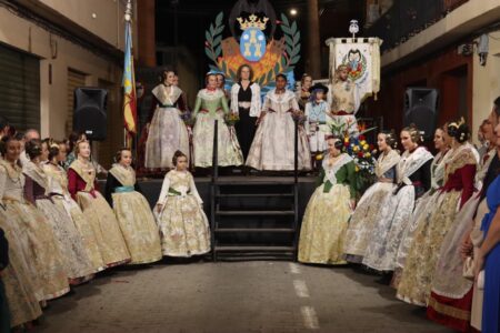 Las Fallas de Torrent homenajean a la Real Senyera en una celebración organizada por Sants Patrons
