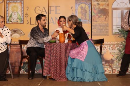 Torrent homenajea a la copla española convirtiendo la Pl. de la Libertad en el “Café de Levante”