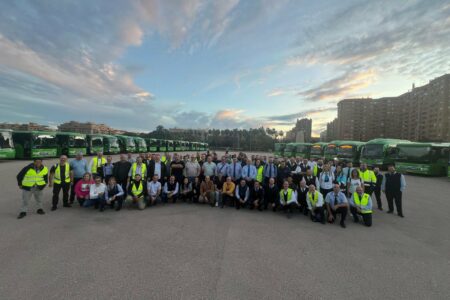Ayuso envía 40 autobuses y conductores que cubrirán la línea lanzadera de Torrent-Valencia, entre otras