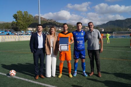 El Torrent C.F. vence al CE Andratx tras un homenaje a las víctimas de la DANA en Mallorca