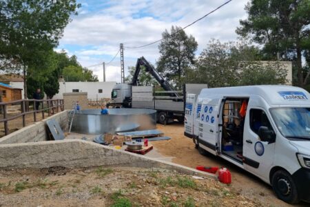 La Font de la Teula ya cuenta con un tanque de agua de 75.000 litros gracias a la donación de una empresa de Alcalá de Henares
