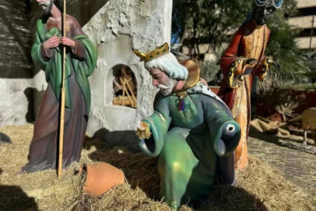Vandalizan el Belén de la plaza Corts Valencianes