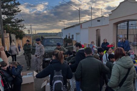 “Un Ejército de Ilusión” lleva esperanza y magia al Mas del Jutge en Torrent