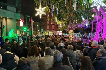 Torrent inaugura el Árbol del Voluntariado