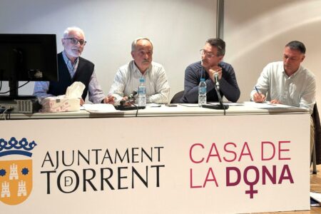 23 asociaciones de vecinos y el equipo de gobierno trasladarán a la CHJ sus quejas por el barranco