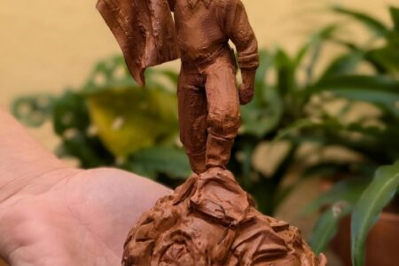 La Falla Cronista donará una de sus figuras de la falla mayor, homenaje a los voluntarios de la DANA, a los vecinos del Mas del Jutge