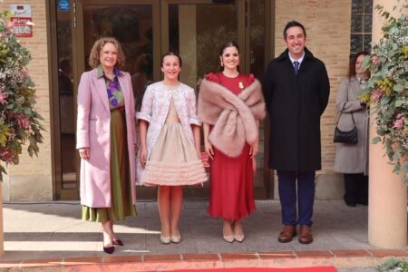 Torrent rinde homenaje a su Fallera Mayor Infantil 2025, Ana Barberá Palop, y su Corte de Honor