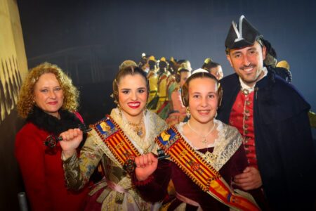 Alicia Moreno y Ana Barberá enaltecen la germanor fallera en el inicio de las Fallas 2025
