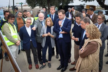 Torrent recibe a dirigentes de la UE, del Gobierno y Generalitat para comprobar los trabajos de recuperación de campos tras la DANA