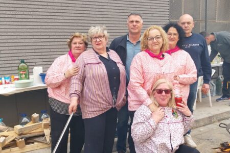 La AVV Los Caracoles celebra su jornada fallera
