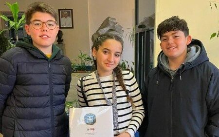 Estudiantes de Torrent llevan sus oraciones por el Papa Francisco a Roma