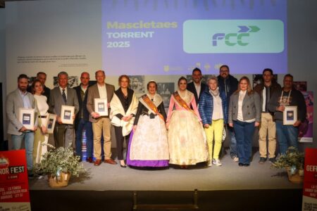 Torrent enciende la mecha de las Fallas 2025 con un homenaje a los pirotécnicos y patrocinadores