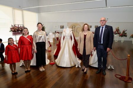 Lucía Mora desvela su vestido como Reina del Encuentro y Ángel de Resurrección: una joya artesanal firmada por Reme Ortí