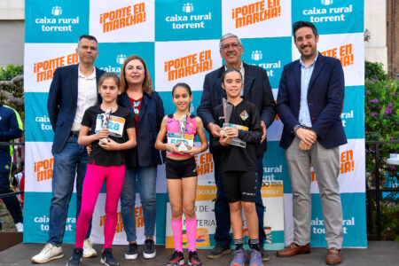 Cerca de un millar de escolares participan en la IV Carrera Escolar Caixa Rural Torrent
