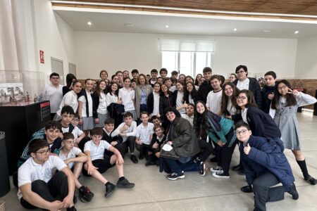 La exposición Plastihistoria de la Música continúa recibiendo visitas escolares en Torrent