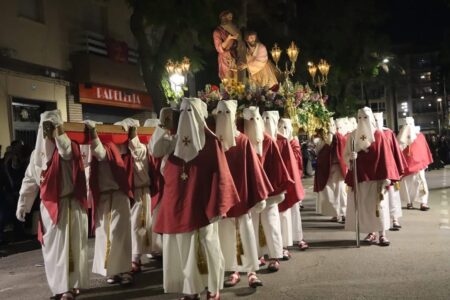 La Semana Santa de Torrent vive su máximo esplendor con las procesiones del Jueves Santo