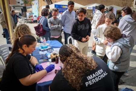 La IV Feria de FP de Torrent guía a los jóvenes hacia su futuro académico y profesional