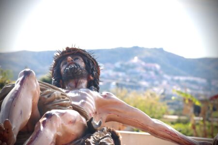 La Germandat de Les 7 Paraules i el Crist del Perdó celebra una procesión por el Mas del Jutge