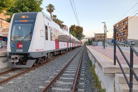 FGV inicia las pruebas de electrificación nocturnas en el tramo Torrent-Castelló de Metrovalencia