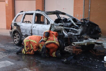 Incendio de vehículo en Calle Santa Teresita