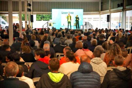 Más de 600 personas disfrutan en Torrent de “DosCapacitados”: un espectáculo que une arte, humor e inclusión social