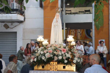 La parroquia de la Sagrada Familia celebra con fervor la fiesta de la Virgen de Fátima
