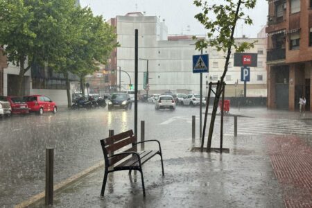 Un fuerte chaparrón deja 19mm en Torrent y obliga a activar el CECOPAL ante el aviso naranja de AEMET