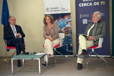 Amparo Folgado modera un debate sobre el futuro de Europa entre Margallo y Calabuig en el Día de Europa